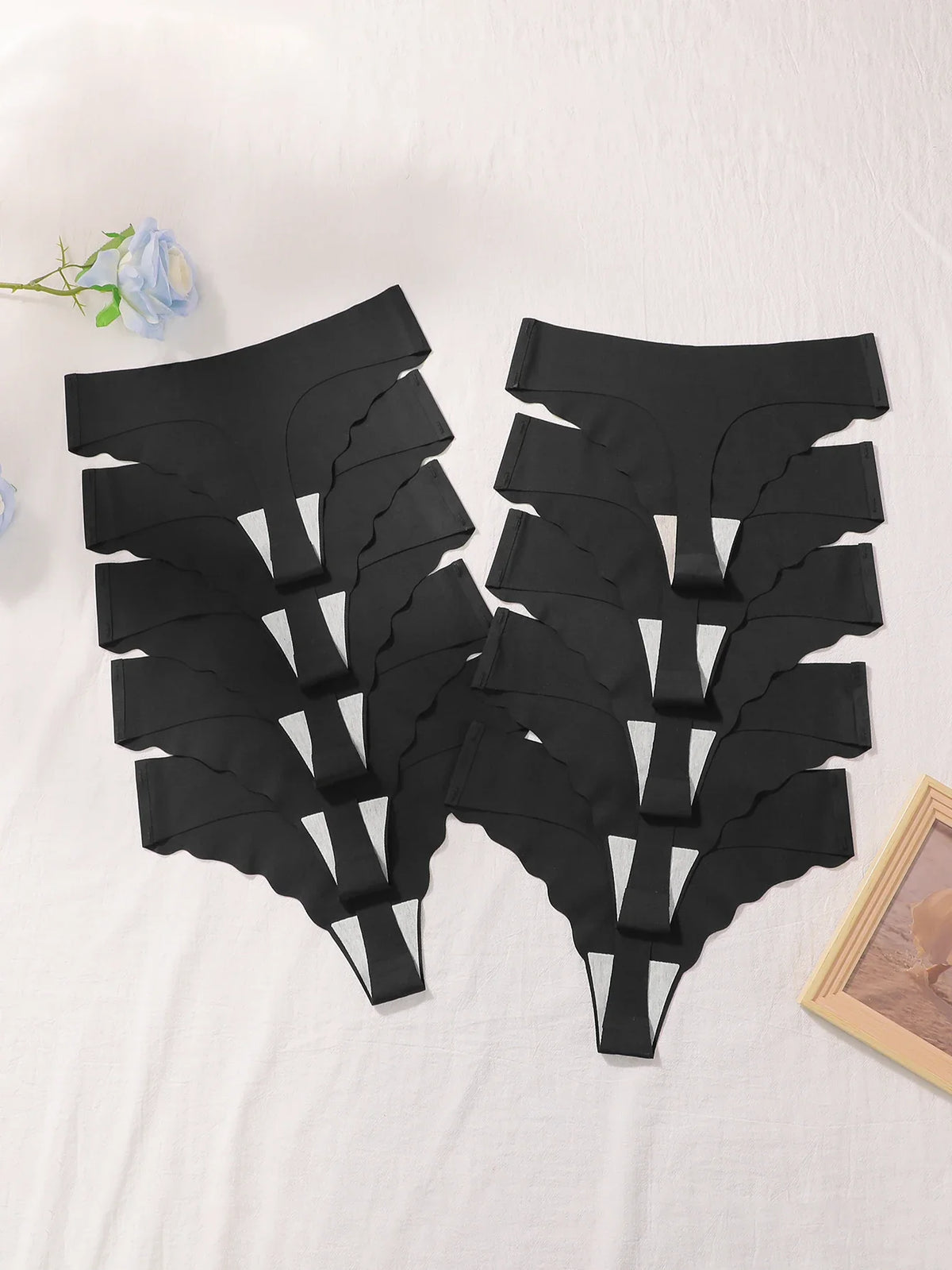 10 seamless Thongs