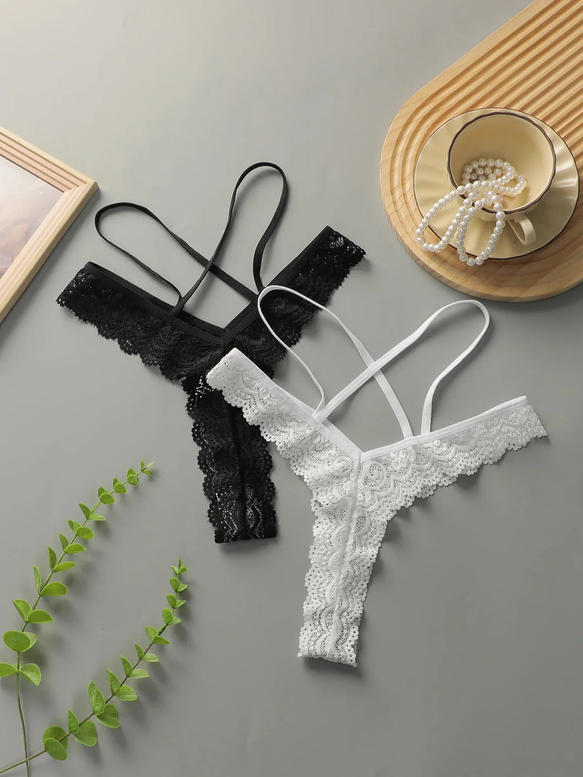 2-Piece Set Sexy Black White Embroidered Lace Thong