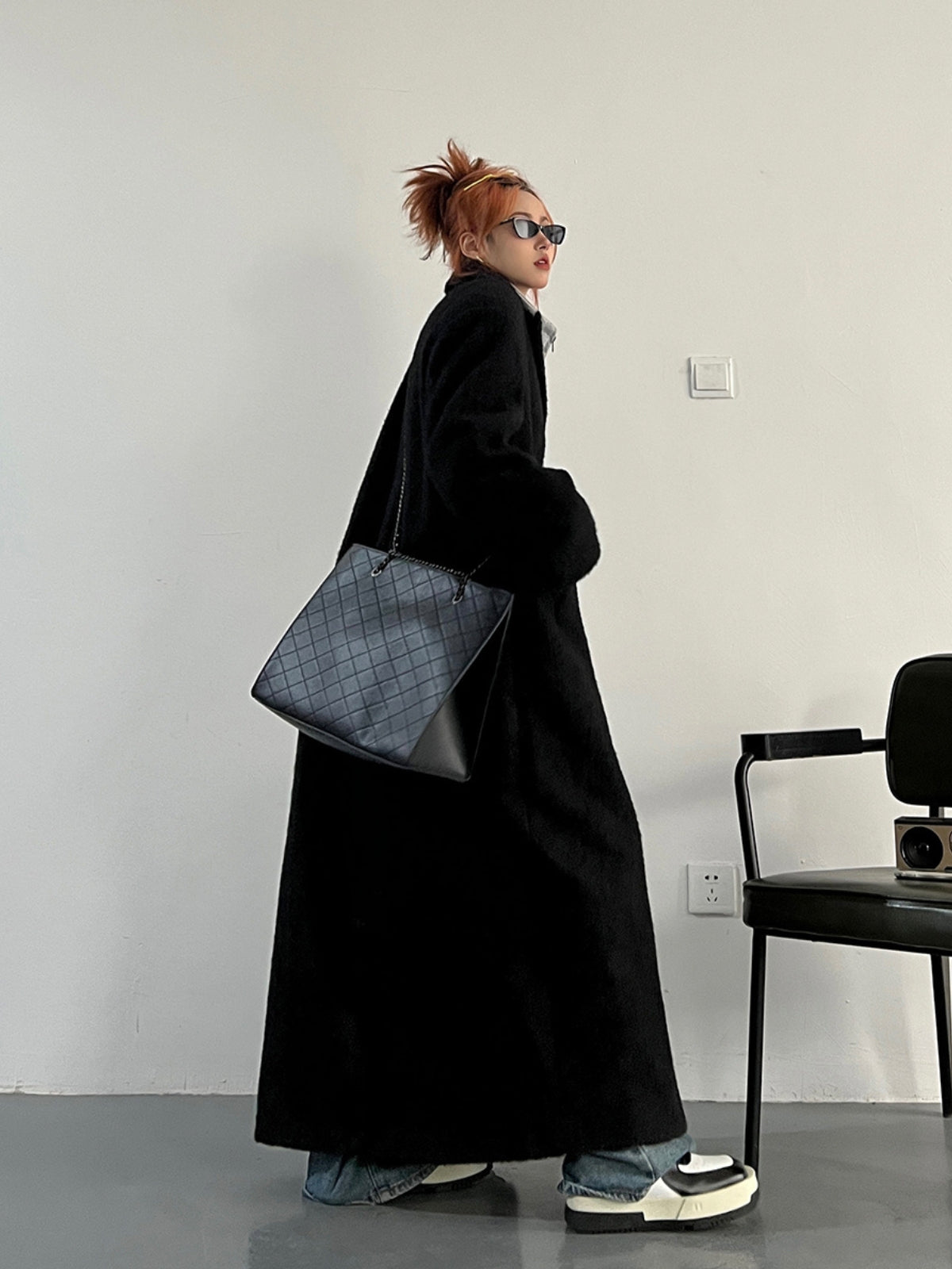Hepburn Black Loose Woolen Furry Coat