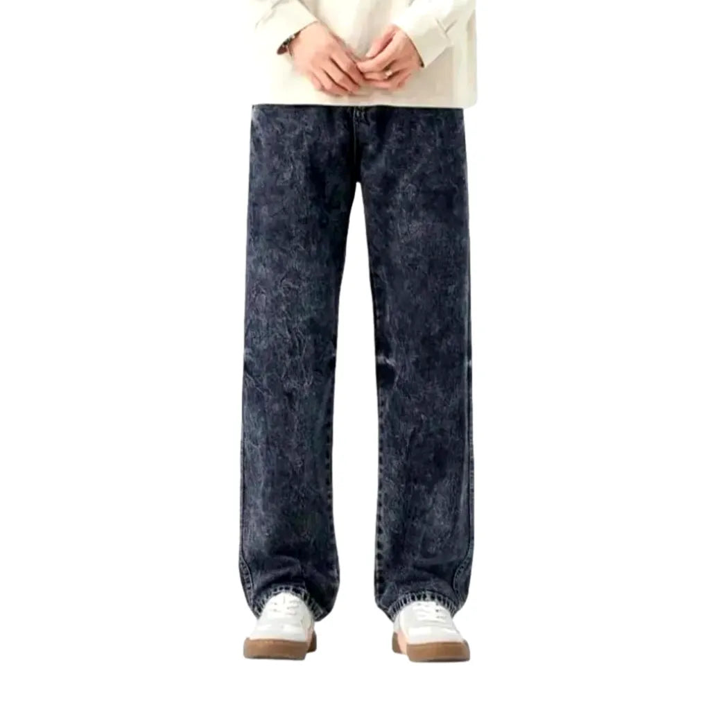 Fashionable mid-rise baggy men's jeans