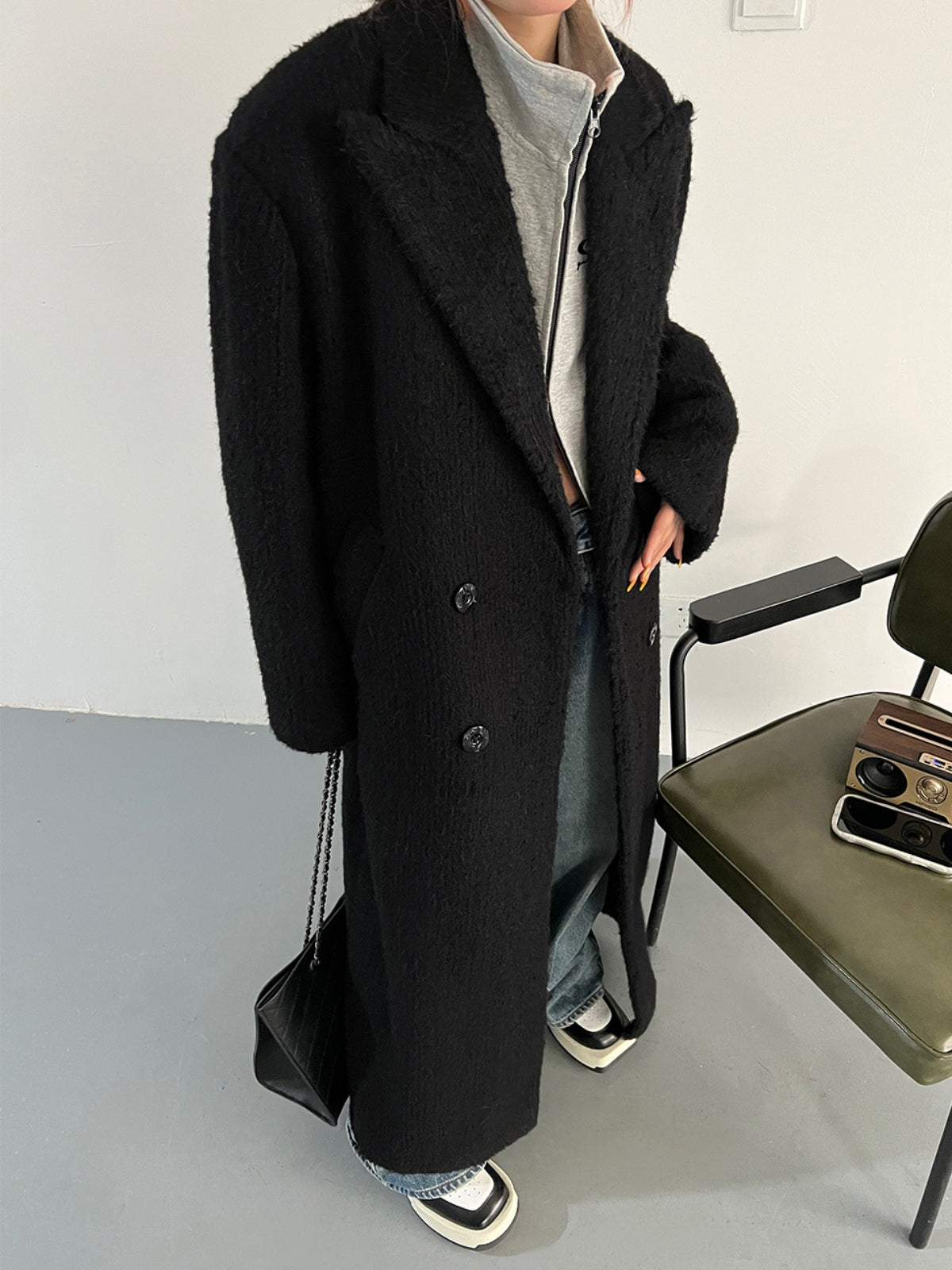 Hepburn Black Loose Woolen Furry Coat