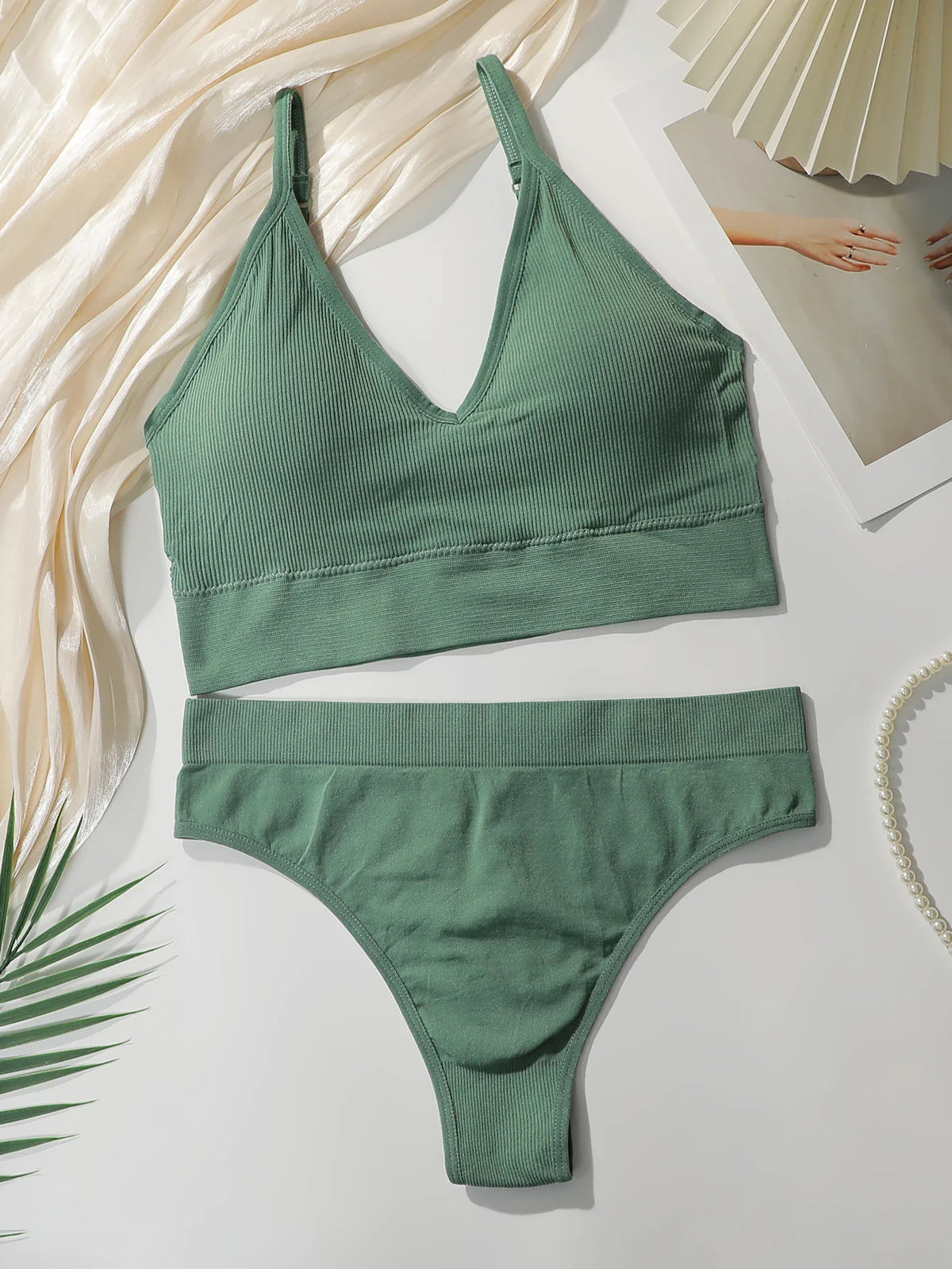 Women's sexy seamless lingerie