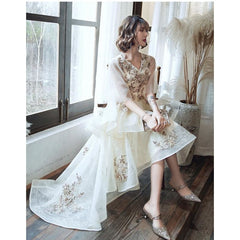 Elegant Beaded Appliques Champagne Prom Dresses V-neck Lace Evening Gowns